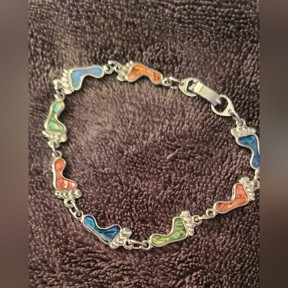 Colorful Women/Teen/Child paua or abalone shell Bracelet. Silvertone.  Like New.